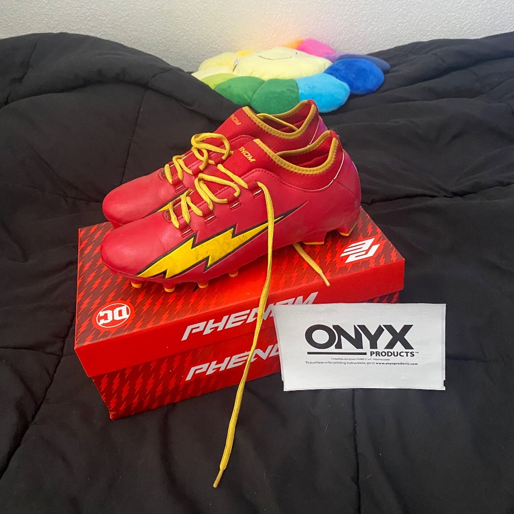 Phenom flash cleats